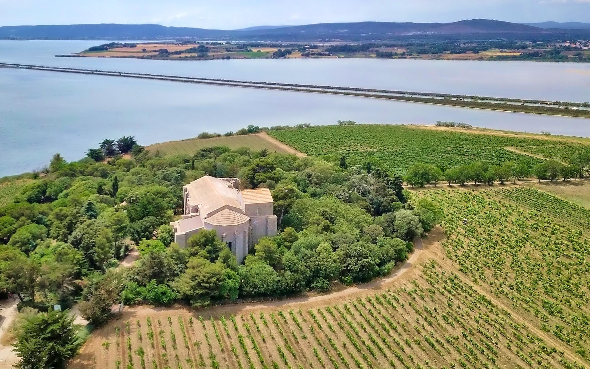 ESCAPADE EN MINI-BUS AVEC BUSCAPADE : LA CATHÉDRALE DE MAGUELONE
