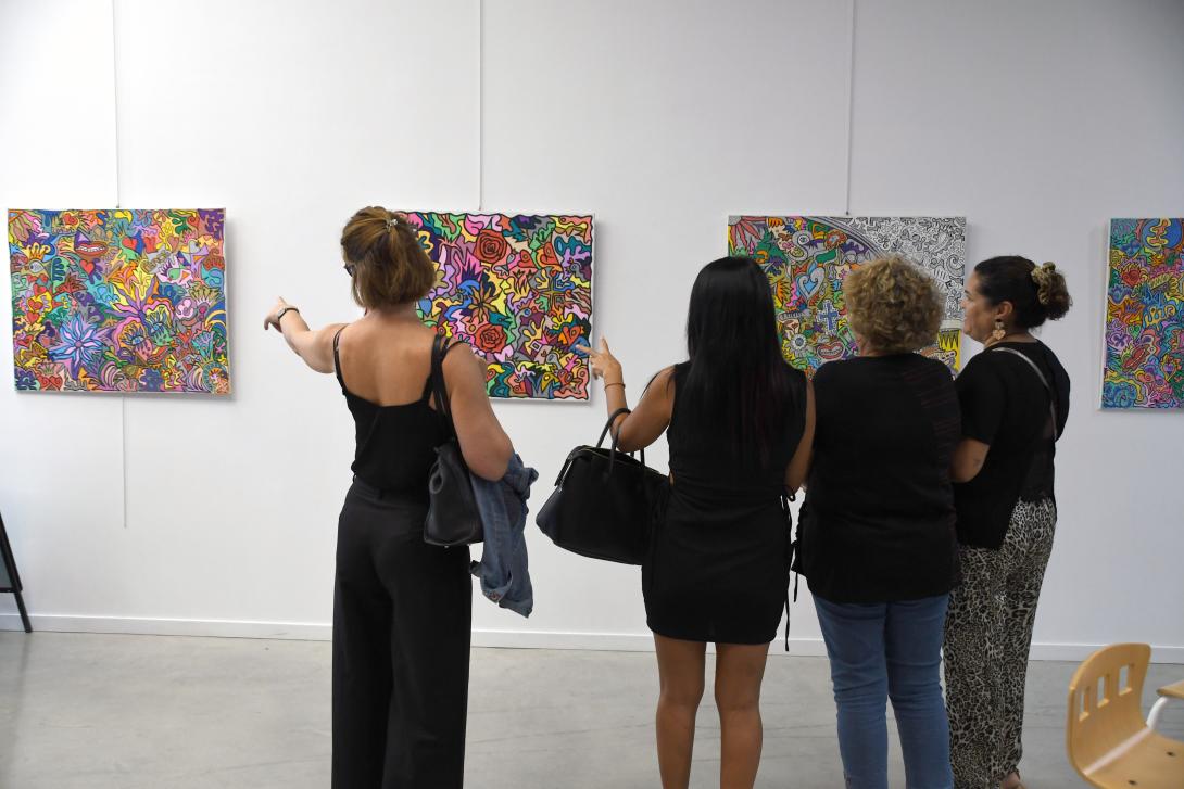 Visite de l'expo de Lülu, les visiteurs sous le charme