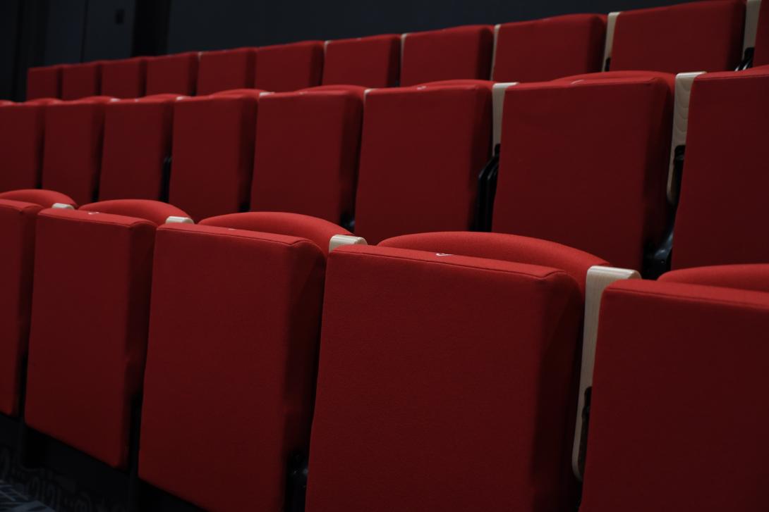 Une rangfée de sièges du Piano-Tiroir